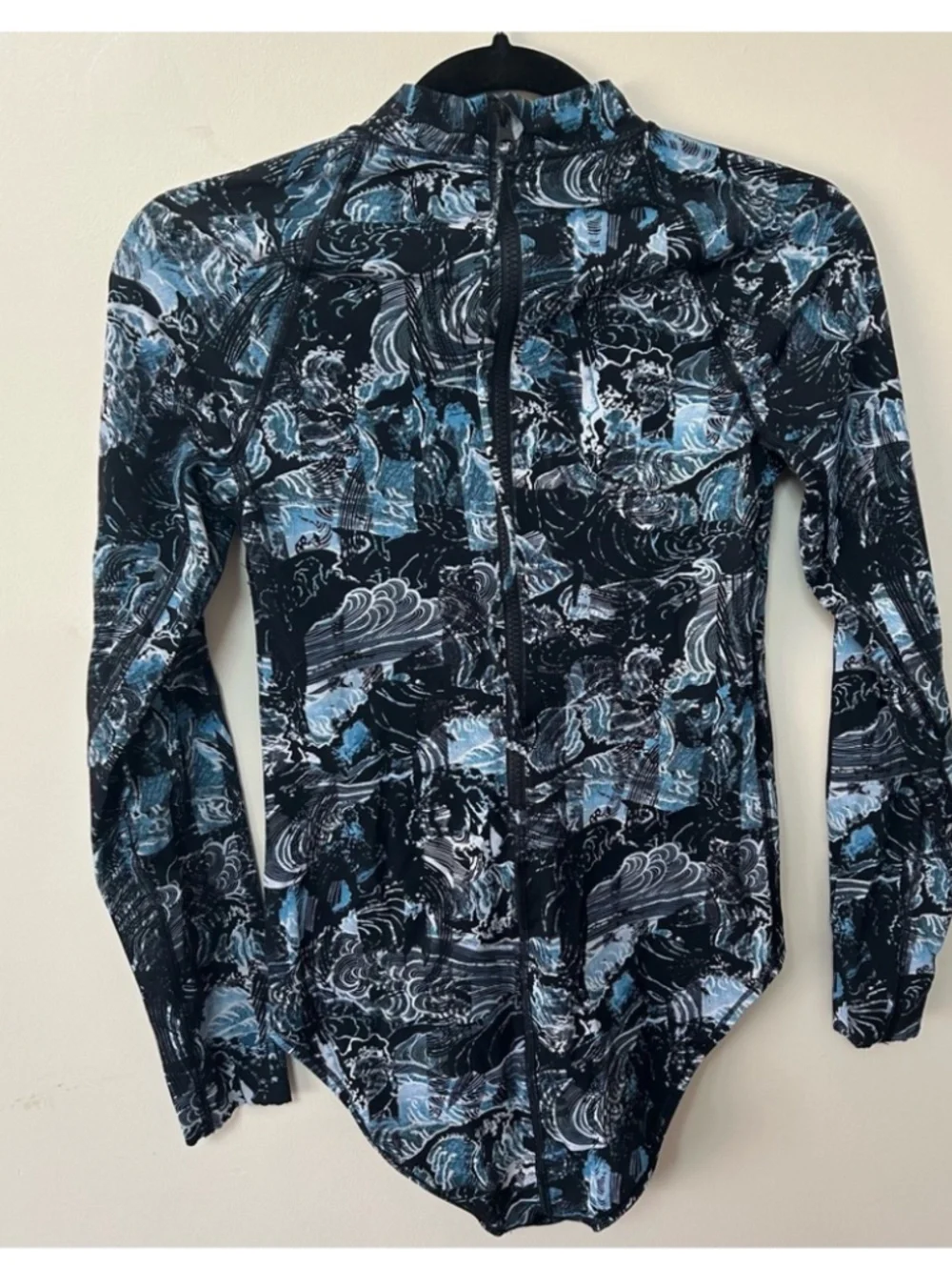 LULULEMON | Will The Wave long sleeve swim one piece suit - EUC - Size 10 - Picture 6 of 6